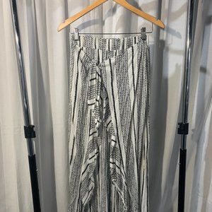 Flowy pattern pants with ruffle tie